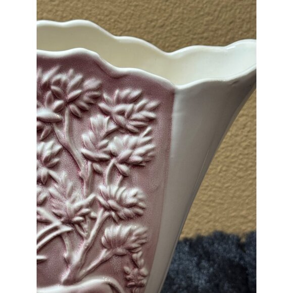 Vintage Hull Fan Vase #50 White Maroon Gazelle Deer  Scalloped Top - Picture 3 of 10